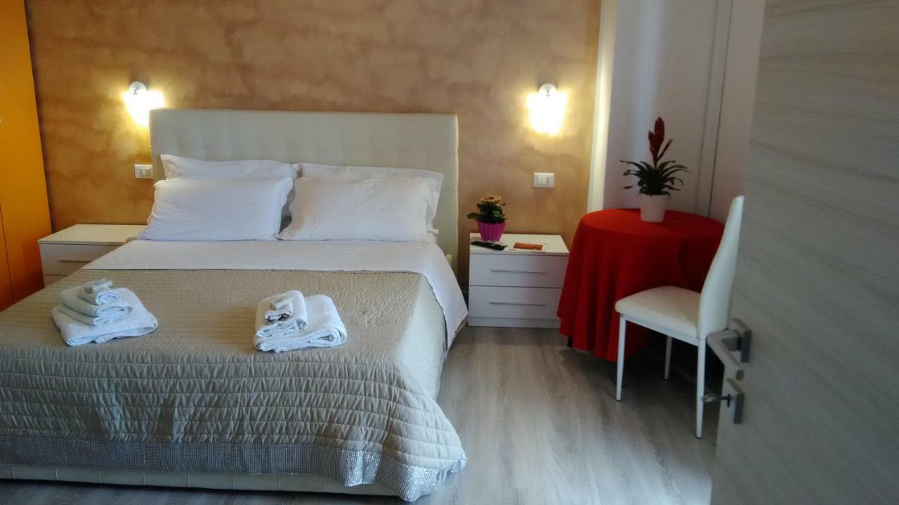 Viola Di Mare Rooms And Parking Термоли Экстерьер фото